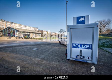 05.03.2021, Polizeieinsatz im Görlitzer Park, Videoüberwachung, Drogenrazzia, Kreuzberg, Berlin Banque D'Images