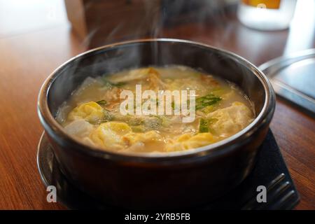 La soupe séchée à la gueule de bois jaune est la nourriture classique à la gueule de bois en Corée Banque D'Images