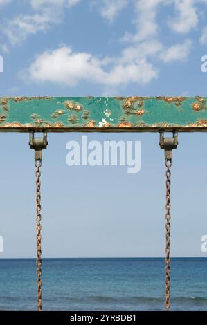 Détail des balançoires en face de la mer Banque D'Images