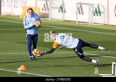 Madrid, Espagne. 03 décembre 2024. Andriy Lunin du Real Madrid CF vu en action lors de la séance d'entraînement à la veille du match de football de la Liga EA Sports week 19 2024/2025 entre l'Athletic Club et le Real Madrid CF à Ciudad Real Madrid. Crédit : SOPA images Limited/Alamy Live News Banque D'Images