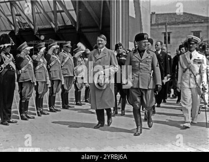 Venicem 1934. Rencontre entre le dictateur italien Benito Missolini (El Duce) et Adolf Hitler. Archive photographie européenne, années 1930 Banque D'Images