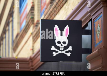 Logo à l'extérieur du magasin Psycho Bunny sur Nichols Road au Country Club Plaza Area à Kansas City, Missouri Banque D'Images