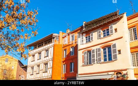 Façades de bâtiments, place de la Daurade à Toulouse, haute Garonne, Occitanie en France Banque D'Images