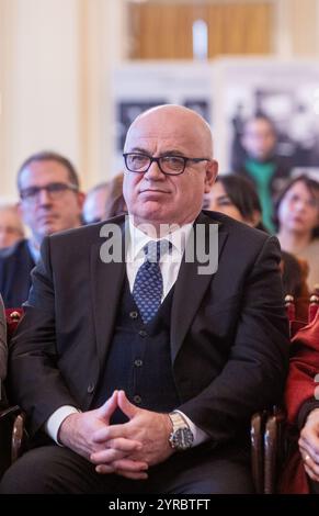 Milan, Italie. 03 décembre 2024. Fortunato Ortombina durante la Presentazione del ritrovamento del manoscritto del libretto della Forza del destino di Francesco Maria Piave al Teatro alla Scala di Milano - Milano, Italia - Marted&#xec;, 3 Dicembre 2024 (foto Stefano Porta/LaPresse) présentation de la trouvaille du manuscrit du livret de Francesco Maria Piave au Teatro Alla Scala, Italie - photo - 3 décembre 2024 décembre : Porta/Lafresse Banque D'Images