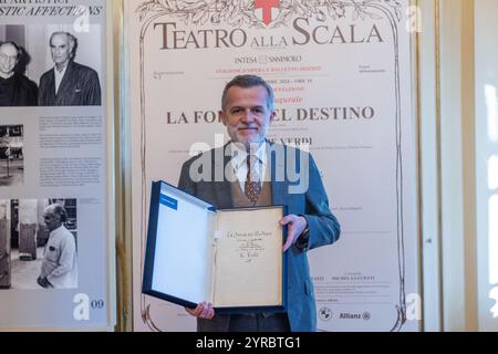 Milan, Italie. 03 décembre 2024. Il Proprietario del libretto Carlo Hruby durante la Presentazione del ritrovamento del manoscritto del libretto della Forza del destino di Francesco Maria Piave al Teatro alla Scala di Milano - Milano, Italia - Marted&#xec;, 3 Dicembre 2024 (foto Stefano Porta/LaPresse 2024 Banque D'Images