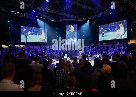 Sportmesse ISPO 2024, Messe München. Tennis-Talkgast Andre Agassi, einer der weltweit bekanntesten Tennisspieler weltweit und Ehemann von Tennis-Legende Steffi Graf. Der 54-Jährige ist einer von nur acht Tennisspielern, der alle vier Grand-Chelem-Turniere - Melbourne, Paris, Wimbledon sowie New York gewann *** Sports Fair ISPO 2024, Messe München Tennis Talk invité Andre Agassi, l'un des joueurs de tennis les plus célèbres du monde et mari de la légende du tennis Steffi Graf, 54 ans, est l'un des huit seuls joueurs de tennis à avoir remporté les quatre tournois Grand Chelem à Melbourne, Paris, Wimbledon et New Banque D'Images