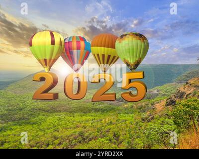 Concept du nouvel an 2025. Texte 2025 suspendu à la montgolfière au coucher du soleil. Début du nouvel an Banque D'Images