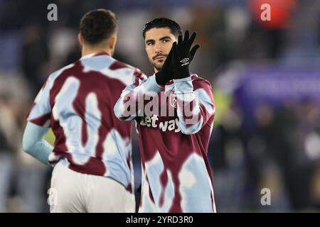 Carlos Soler de West Ham United applaudit les supporters avant le match de premier League entre Leicester City et West Ham United au King Power Stadium de Leicester, en Angleterre. (James Holyoak/SPP) crédit : SPP Sport Press photo. /Alamy Live News Banque D'Images