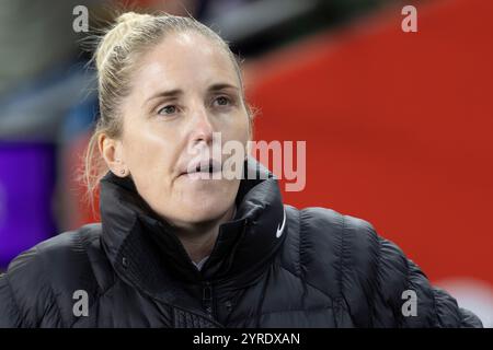 Oslo, Norvège 3 décembre 2024 L'entraîneur d'Angleterre Gemma Grainger participe à la deuxième manche des éliminatoires des qualifications aux Championnats d'Europe entre les femmes norvégiennes et les femmes d'Irlande du Nord au stade Ullevaal à Oslo, en Norvège crédit : Nigel Waldron/Alamy Live News Banque D'Images