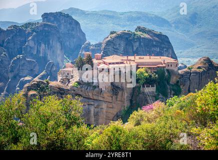 Le monastère de Varlaam dans les Météores, une formation rocheuse dans l'unité régionale de Trikala, en Thessalie, au nord-ouest de la Grèce. Banque D'Images
