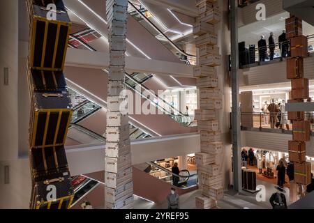 Le magasin temporaire Louis Vuitton a déménagé au 6 E. 57th équipé, 2024, New York City, USA Banque D'Images