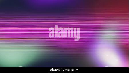 Image de traînées de lumière brillantes sur fond violet Banque D'Images