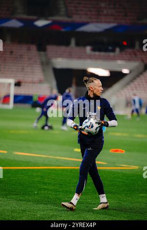 Nice, France. 04th Dec, 2024. Nice, France la gardienne Pauline Peyraud-Magnin (16 France) lors du match amical international entre la France et l'Espagne à Allianz Riviera à Nice, France. (Pauline FIGUET/SPP) crédit : SPP Sport Press photo. /Alamy Live News Banque D'Images