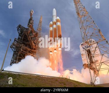 Cap Canaveral, États-Unis. 09th Apr, 2024. Marquant le lancement final d’une fusée Delta, l’United Launch Alliance Delta IV Heavy embarque une charge utile clandestine, NROL-70, pour le National reconnaissance Office du complexe 37 à la Station spatiale Cape Canaveral, en Floride, le mardi 9 avril 2024. Photo de Joe Marino/UPI crédit : UPI/Alamy Live News Banque D'Images