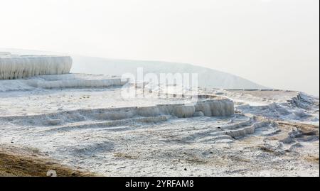 Terrasses de travertin à Pamukkale Banque D'Images