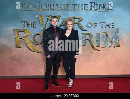 LONDRES, ROYAUME-UNI. 3 décembre 2024. Andy Serkis et Lorraine Ashbourne assistent à la première mondiale de « le Seigneur des anneaux : la guerre des Rohirrim » qui sortira au Royaume-Uni et en Irlande le 13 décembre 2024 par Warner Bros Photos à Odeon luxe Leicester Square, Londres, Royaume-Uni. (Photo de 李世惠/Voir Li/Picture Capital) crédit : Voir Li/Picture Capital/Alamy Live News Banque D'Images