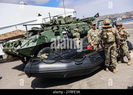 L’armée chilienne participe à ExpoNaval 2024 au terminal passagers du port de Valparaíso. Exponaval 2024, la foire internationale de l’industrie navale et de la défense, a lieu du 3 au 6 décembre, au terminal passagers de Puerto Valparaíso. Cet événement organisé par la FISA du groupe GL Events et parrainé par la Marine chilienne, présentera une exposition avec plus de 100 exposants qui seront déployés sur une superficie de 12 000 m2, provenant de plus de 25 pays. Cet événement vise à devenir le point de rencontre des forces armées, des fournisseurs et des professionnels de l'industrie - OMS Banque D'Images