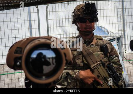 L’armée chilienne participe à ExpoNaval 2024 au terminal passagers du port de ValparaÌso. Exponaval 2024, la foire internationale de l’industrie navale et de la défense, a lieu du 3 au 6 décembre, au terminal passagers de Puerto Valparaíso. Cet événement organisé par la FISA du groupe GL Events et parrainé par la Marine chilienne, présentera une exposition avec plus de 100 exposants qui seront déployés sur une superficie de 12 000 m2, provenant de plus de 25 pays. Cet événement vise à devenir le point de rencontre des forces armées, des fournisseurs et des professionnels de l'industrie - OMS Banque D'Images