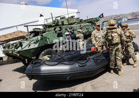 L’armée chilienne participe à ExpoNaval 2024 au terminal passagers du port de Valparaíso. Exponaval 2024, la foire internationale de l’industrie navale et de la défense, a lieu du 3 au 6 décembre, au terminal passagers de Puerto Valparaíso. Cet événement organisé par la FISA du groupe GL Events et parrainé par la Marine chilienne, présentera une exposition avec plus de 100 exposants qui seront déployés sur une superficie de 12 000 m2, provenant de plus de 25 pays. Cet événement vise à devenir le point de rencontre des forces armées, des fournisseurs et des professionnels de l'industrie - OMS Banque D'Images