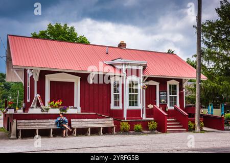 Le Peninsula Depot est un centre d'information touristique offrant une boutique de cadeaux et des promenades en train à travers le parc national de Cuyahoga Valley. Banque D'Images