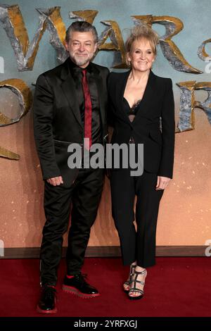 Londres, Royaume-Uni. 03 décembre 2024. Andy Serkis et Lorraine Ashbourne assistent à la première mondiale de 'le Seigneur des anneaux : la guerre des Rohirrim' à l'Odeon luxe Leicester Square à Londres. (Photo de Fred Duval/SOPA images/SIPA USA) crédit : SIPA USA/Alamy Live News Banque D'Images