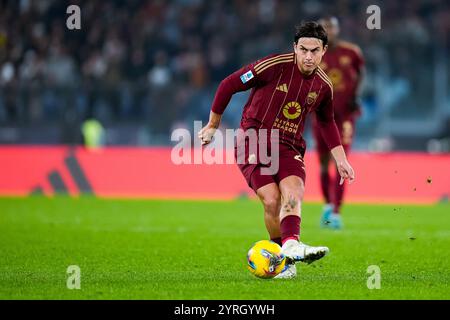 Rome, Italie. 02 décembre 2024. Paulo Dybala de L'AS Roma lors du match de Serie A Enilive entre L'AS Roma et Atalanta BC au Stadio Olimpico le 02 décembre 2024 à Rome, Italie. Crédit : Giuseppe Maffia/Alamy Live News Banque D'Images