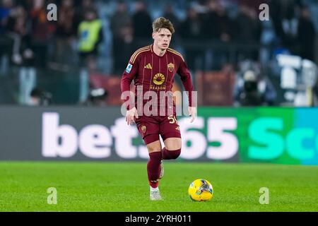 Rome, Italie. 02 décembre 2024. Nicola Zalewski de L'AS Roma lors du match de Serie A Enilive entre L'AS Roma et Atalanta BC au Stadio Olimpico le 02 décembre 2024 à Rome, Italie. Crédit : Giuseppe Maffia/Alamy Live News Banque D'Images