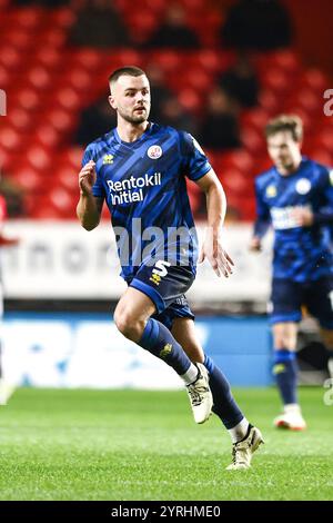 Charlie Barker de Crawley Town lors du match de Sky Bet League 1 entre Charlton Athletic et Crawley Town à The Valley, Londres le mardi 3 décembre 2024. (Photo : Tom West | mi News) crédit : MI News & Sport /Alamy Live News Banque D'Images