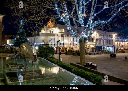 Place du marché avec décorations de Noël. Warwick, Warwickshire, Angleterre Banque D'Images