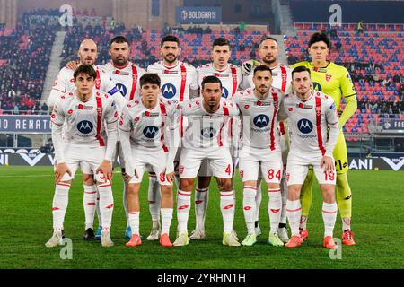 L'AC Monza se présente lors de la Coupe d'Italie, Coppa Italia, manche du 16e match de football entre le Bologne FC et l'AC Monza le 3 décembre 2024 au Stadio Renato Dall'Ara à Bologne, en Italie. Crédit : Luca Rossini/E-Mage/Alamy Live News Banque D'Images