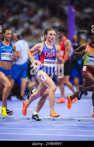 Elise Cranny participe au 1500 mètres aux Jeux Olympiques de Paris 2024. Banque D'Images