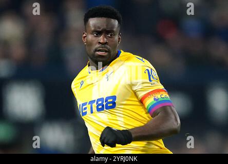 Dossier photo du 03/12/24 du capitaine Marc Guehi du Crystal Palace. Marc Guehi, capitaine du Crystal Palace, ne fera face à aucune action formelle de la part de la Football Association, bien qu’il porte pour la deuxième fois un brassard arc-en-ciel adapté. Le joueur et le club avaient été rappelés des règlements de la FA kit après qu’il portait un brassard disant « J’aime Jésus » dans le match de samedi contre Newcastle. Date d'émission : mercredi 4 décembre 2024. Banque D'Images