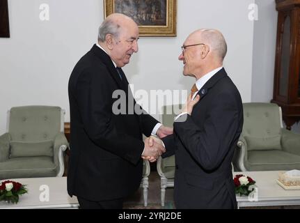 Le Président algérien Abdelmadjid Tebboune reçoit Robert Floyd, Secrétaire exécutif de l'interdiction complète des essais nucléaires le Président algérien Abdelmadjid Tebboune reçoit Robert Floyd, Secrétaire exécutif de l'Organisation du Traité d'interdiction complète des essais nucléaires, Algérie, le 3 décembre 2024. Photo par Bureau de la présidence algérienne Algérie Algérie Algérie 031224 Algeria APO 007 Copyright : xapaimagesxAlgerianxPresidencyxOfficexxapaimagesx Banque D'Images