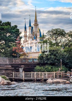 Tokyo, Japon. 30 octobre 2024. Le château de Tokyo Disneyland Banque D'Images