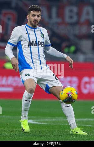 Milan, Italien. 03 décembre 2024. Fabrizio Caligara de l'US Sassuolo vu en action lors du match de football Coppa Italia 2024/25 entre l'AC Milan et l'US Sassuolo au stade San Siro crédit : dpa/Alamy Live News Banque D'Images