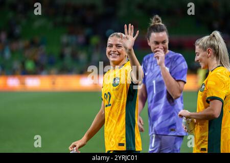 Melbourne, Australie. 04th Dec, 2024. Melbourne, Australie, le 4 décembre 2024 : Charlotte Grant (22 Australie) fait signe aux fans lors du match amical international entre l'Australie et le Taipei chinois au parc AAMI à Melbourne, en Australie. (NOE Llamas/SPP) crédit : photo de presse sportive SPP. /Alamy Live News Banque D'Images