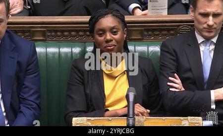 Capture d'écran du chef du parti conservateur Kemi Badenoch pendant les questions du premier ministre à la Chambre des communes, Londres. Date de la photo : mercredi 4 décembre 2024. Banque D'Images