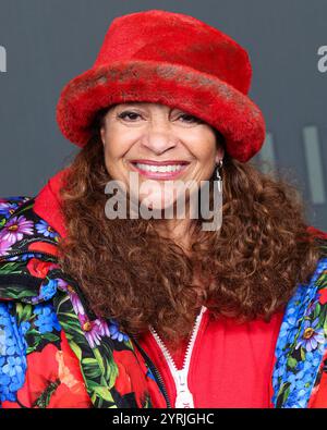 Hollywood, États-Unis. 03 décembre 2024. HOLLYWOOD, LOS ANGELES, CALIFORNIE, États-Unis - 03 DÉCEMBRE : Debbie Allen arrive à la première de Los Angeles de 'The six Triple Eight' de Netflix qui a eu lieu au Théâtre égyptien Hollywood le 3 décembre 2024 à Hollywood, Los Angeles, Californie, États-Unis. (Photo de Xavier Collin/image Press Agency) crédit : image Press Agency/Alamy Live News Banque D'Images