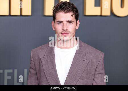 Hollywood, États-Unis. 03 décembre 2024. HOLLYWOOD, LOS ANGELES, CALIFORNIE, États-Unis - 03 DÉCEMBRE : Gregg Sulkin arrive à la première à Los Angeles de 'The six Triple Eight' de Netflix qui a eu lieu au Théâtre égyptien Hollywood le 3 décembre 2024 à Hollywood, Los Angeles, Californie, États-Unis. (Photo de Xavier Collin/image Press Agency) crédit : image Press Agency/Alamy Live News Banque D'Images