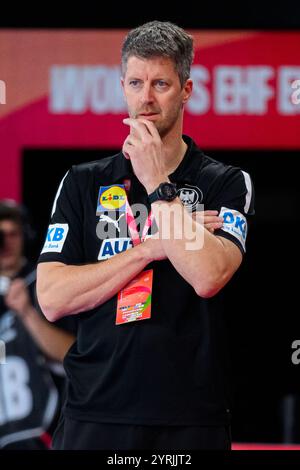 Innsbruck, Autriche. 03 décembre 2024. Handball, femmes : Championnat d'Europe, Islande - Allemagne, tour préliminaire, Groupe F, Hall olympique. L'entraîneur national Markus Gaugisch. Crédit : Marco Wolf/dpa/Alamy Live News Banque D'Images
