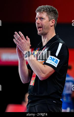 Innsbruck, Autriche. 03 décembre 2024. Handball, femmes : Championnat d'Europe, Islande - Allemagne, tour préliminaire, Groupe F, Hall olympique. L'entraîneur national Markus Gaugisch. Crédit : Marco Wolf/dpa/Alamy Live News Banque D'Images