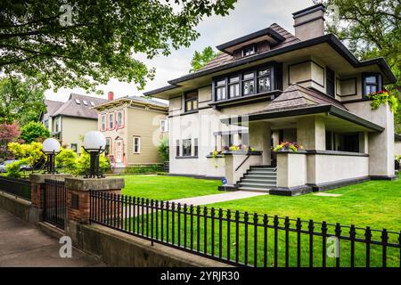 Chicago, il États-Unis - 21 juillet 2017 : situé à Oak Park, l'Edward R. Hills House, alias The Hills–DeCaro House, est le plus remarquable pour un remodelage par arc en 1906 Banque D'Images