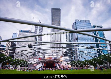 Chicago, il États-Unis - 21 juillet 2017 : Jay Pritzker Pavilion, également connu sous le nom de Pritzker Pavilion ou Pritzker Music Pavilion, est un orchestre du Millennium Park Banque D'Images