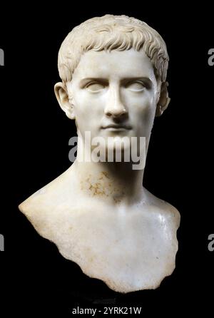 Buste portrait en marbre de l'empereur Gaius, connu sous le nom de Caligula, date A.D. 37?41 Banque D'Images