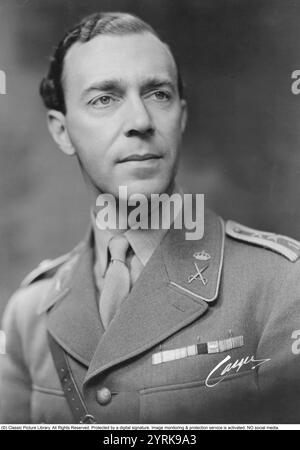 Le prince Gustaf Adolf, duc de Västerbotten (Gustaf Adolf Oscar Fredrik Arthur Edmund ; 22 avril 1906 – 26 janvier 1947) était un prince suédois qui, pendant la majeure partie de sa vie, fut le deuxième dans la lignée de succession au trône suédois. Il était le fils aîné de Gustave VI Adolf, qui fut prince héritier pendant la majeure partie de sa vie et monta sur le trône de Suède trois ans après la mort de son fils. Le roi actuel, Carl XVI Gustave, est le fils du prince Gustave Adolphe. Le prince a été tué le 26 janvier 1947 dans un accident d'avion à l'aéroport de Kastrup, Copenhague, Danemark. années 1940 Banque D'Images