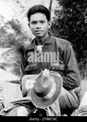 Ramon del Fierro Magsaysay Sr. (1907 - 1957) homme d'État philippin qui a servi comme septième président des Philippines, de 30 décembre 1953, jusqu'à sa mort dans une catastrophe aérienne sur 17 mars 1957. Mécanicien automobile de profession, Magsaysay a été nommé gouverneur militaire de Zambales après son remarquable service de chef de guérilla pendant la guerre du Pacifique. Il a ensuite occupé deux mandats à titre de congressiste du Parti libéral pour le district at-large de Zambales avant d'être nommé secrétaire de la Défense nationale par le président Elpidio Quirino. Il a été élu président sous la bannière des Nacionalis Banque D'Images