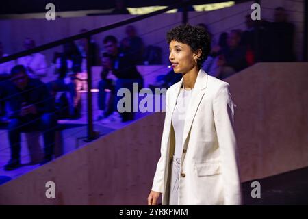 Munich, Allemagne. 04th Dec, 2024. Malaika Mihambo, médaillée d'or olympique, interviewée à l'ISPO, un salon professionnel et un festival d'affaires pour l'industrie du sport, du style de vie et de la technologie, sur Decmeber 4, 2024 à Munich, Allemagne (photo Alexander Pohl/Sipa USA) crédit : Sipa USA/Alamy Live News Banque D'Images