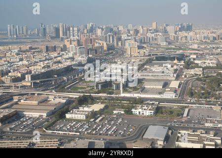 DUBAÏ, Émirats arabes Unis - 21 FÉVRIER 2019 : vue aérienne de Dubaï pendant la journée. Banque D'Images