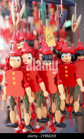 Poupées Pinocchio à vendre. Toscane. Italie Banque D'Images