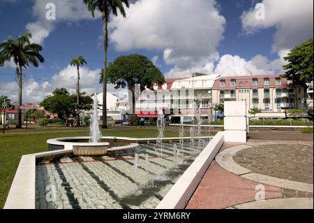 Antilles françaises (FWI), Guadeloupe, Île de Grande Terre, pointe-à-Pitre : vue sur le parc Fontaine / place de la victoire Banque D'Images